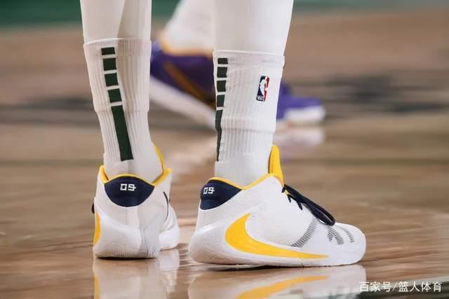 罗德里戈绯闻女友晒沙滩健美照 川字腹肌配小麦色